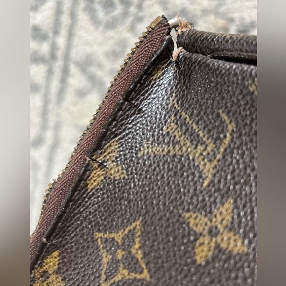 Vintage Authentic Louis Vuitton pochette - Picture 11 of 17